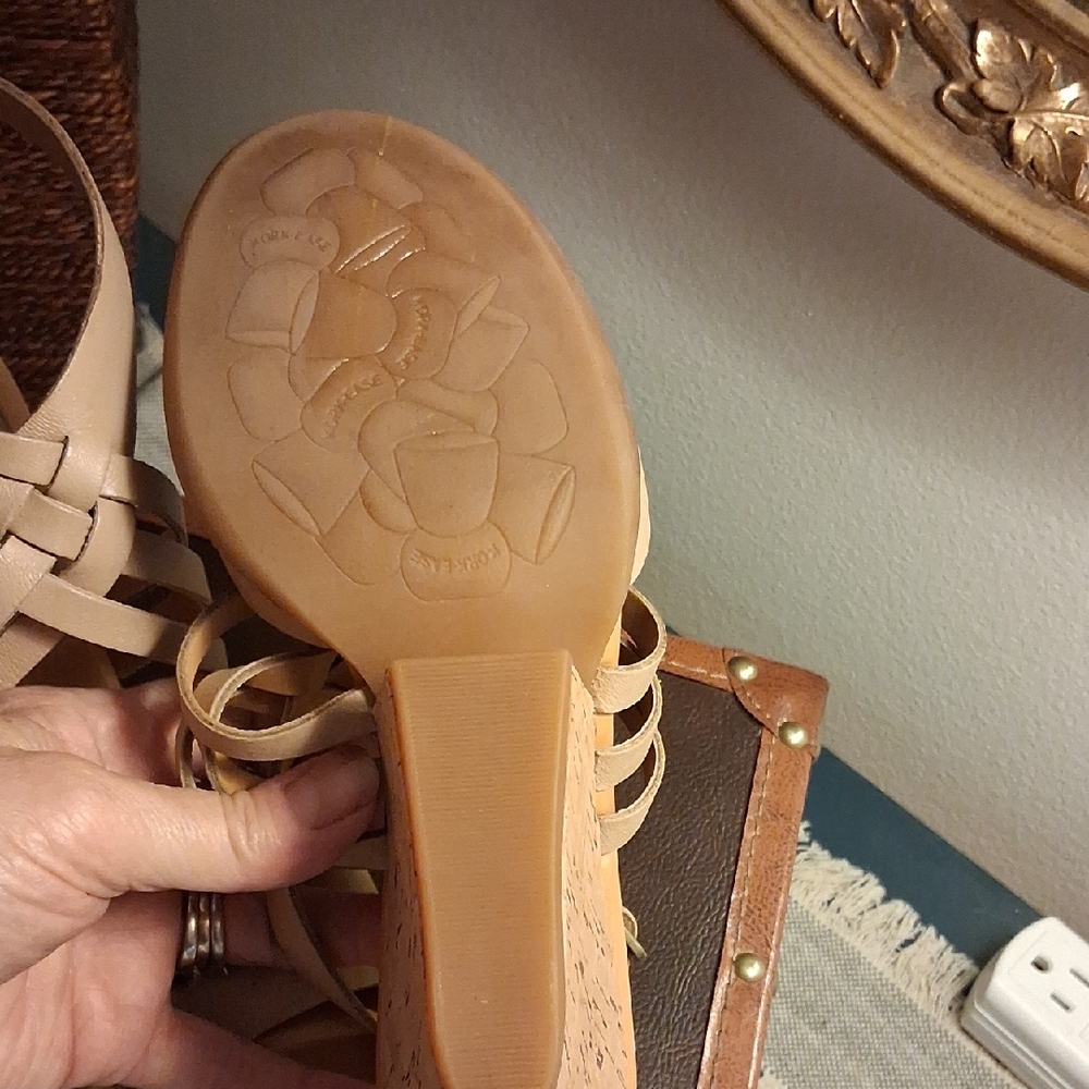 NWOT Kork-Ease Strappy Tan Wedges - Picture 9 of 9